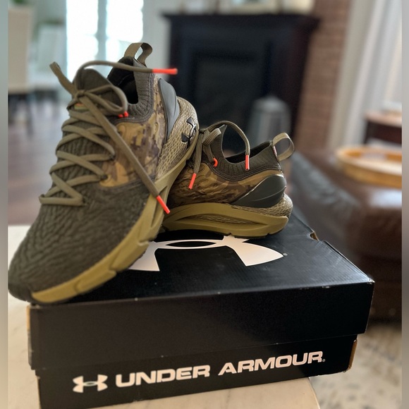 Under Armour fits size 8.5-9 women - camo HOVR - Picture 9 of 10